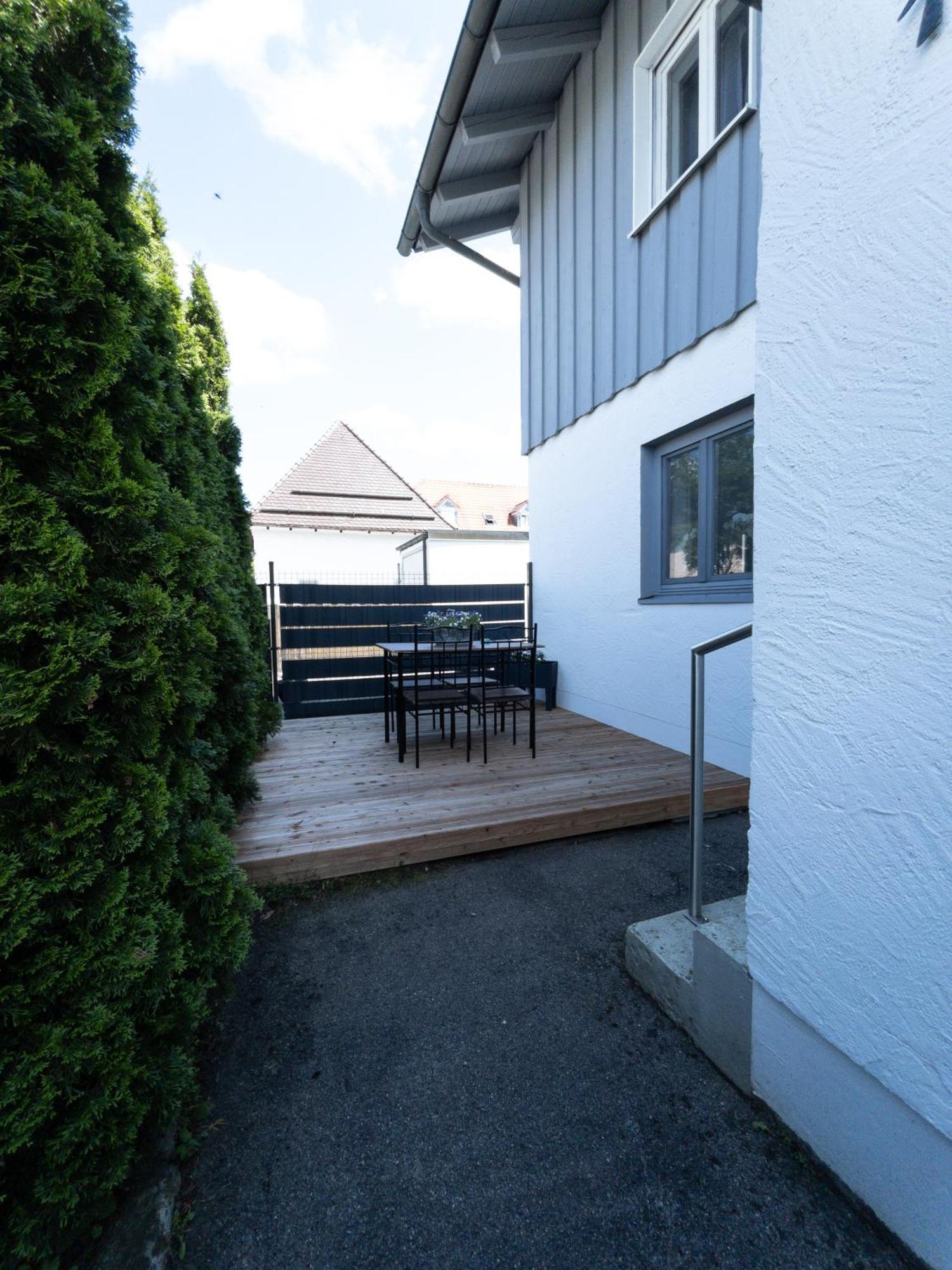 Fewo-Lavees Moderne Zentrale Fewo Nahe Omv Wacker Kliniken Burg -Eigener Eingang-Schluesselloser Check In Burghausen Exterior photo